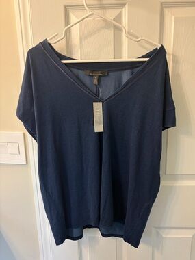 White House Black Market Navy V-Neck Short Sleeve Top